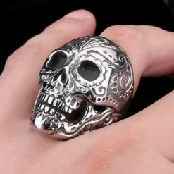 Angal skull ring i stål.