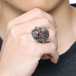 Chain skull ring