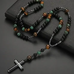 Chinio perlehalskæde med mørk hematit kors