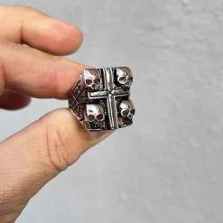 Design ring 4 times skull.