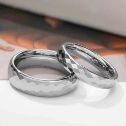 Erato vielse / forlovelsesring i blank tungsten facet.