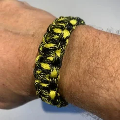 Gul-Sort paracord armbånd 21 cm