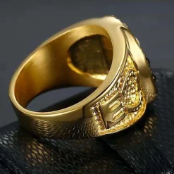 Horse / forgyldt herre ring med sten