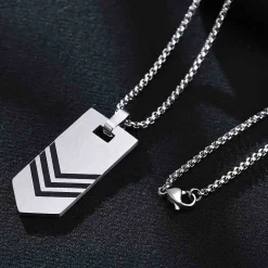 Jadey halssmykke i mat rustfri stål