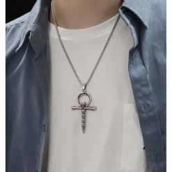 Kors skull halssmykke i stål.