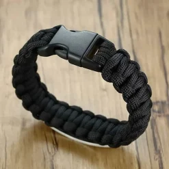 Kraftigt knyttet bomulds armbånd med mat stål