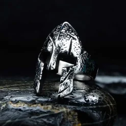 Kriger-hjelm ringen i stål.