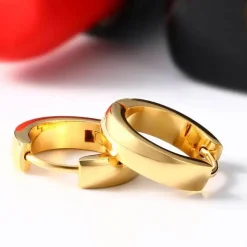 Lækker ørering med guld farve, 1 stk. 16mm