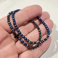 Lolee armbånd i hamatit perler blå facet og blank.