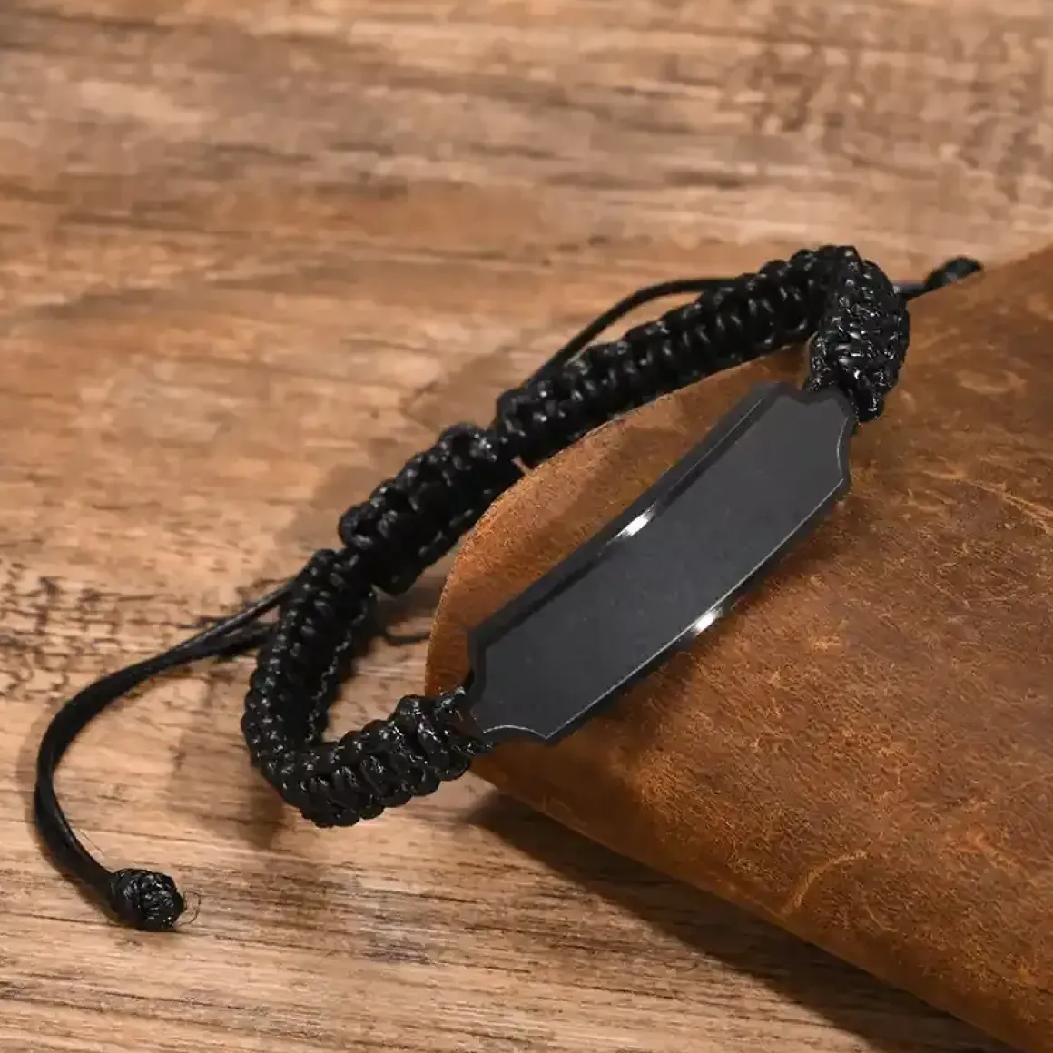 Macly herrearmbånd sort.