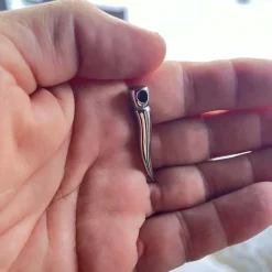 Nail X massivt smykke i rustfri stål.