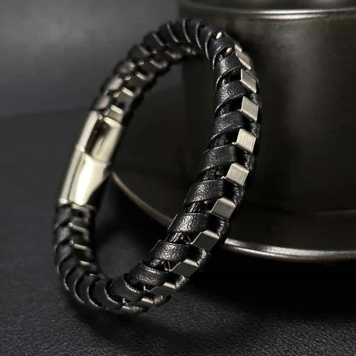 Nizal armbånd med stål og fiberlæder