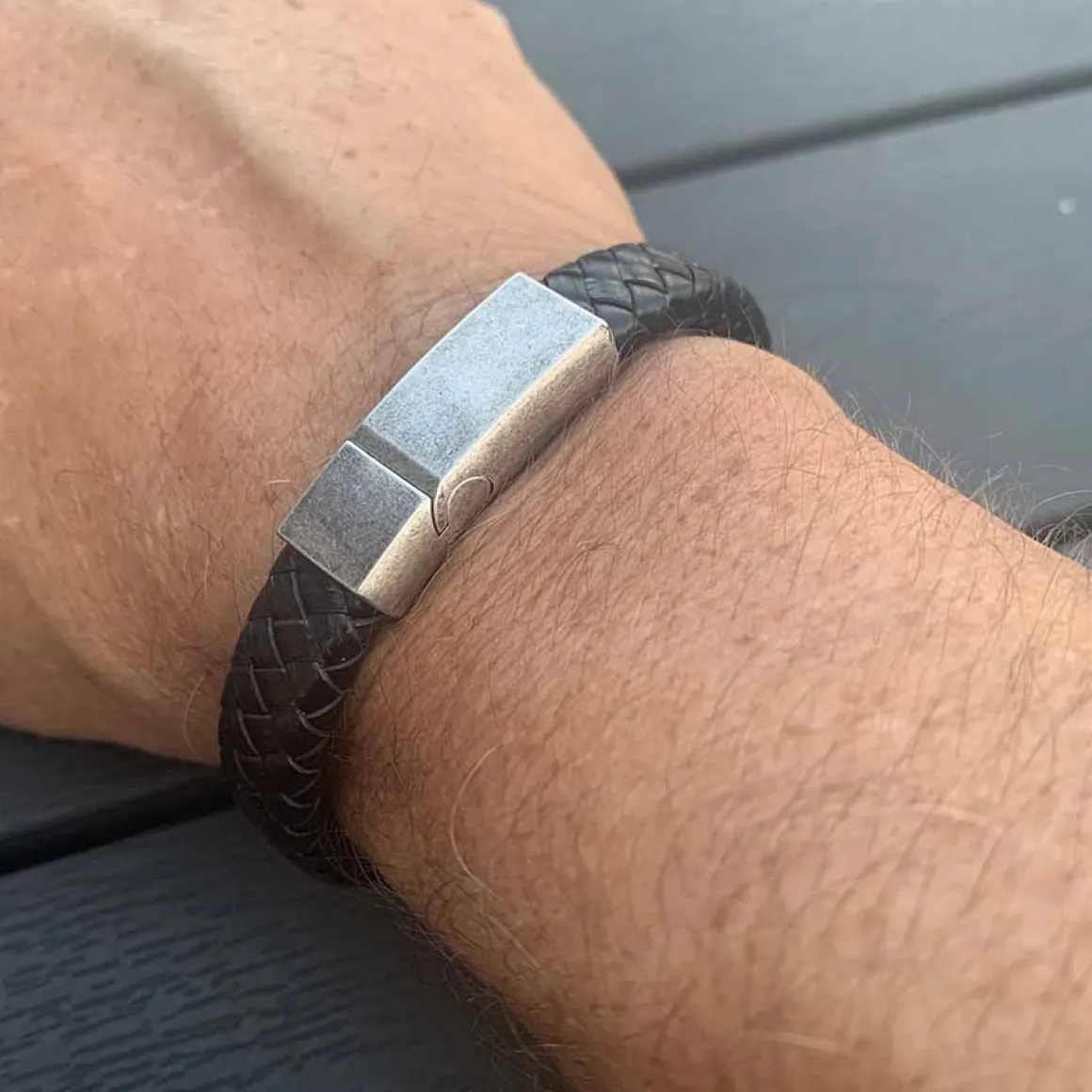 PX1 Netri sort læderflet og oxy. stål lås