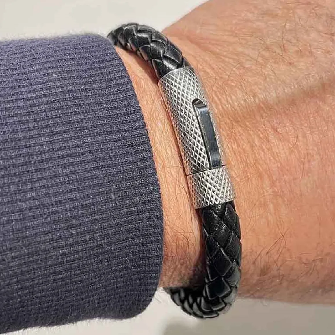 Riffle læderarmbånd sort.