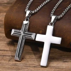 Steel Merdic halssmykke kors.