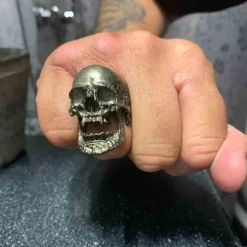 Stor grov skullring darknes