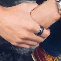 Tungstenring med Hawaiian Koa træ og abalone