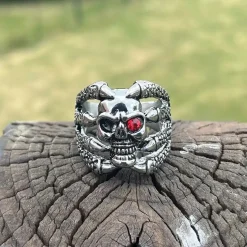 Ugly skull ring