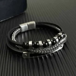 Volcani armbånd i læder og stål.