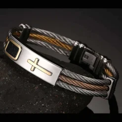 Wire/steel armbånd med kors.