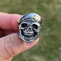 X skullring i mørk rustfri stål